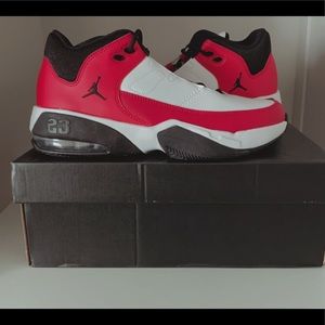 Jordan Aura Max - 7 Youth/Womens 9